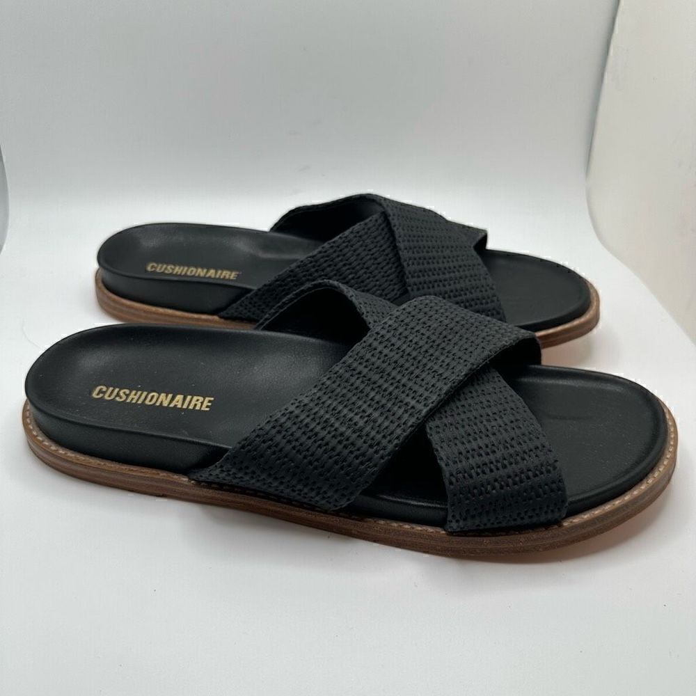 CUSHIONAIRE Women's footbed sandal with +Comfort 8 WIDE BLACK